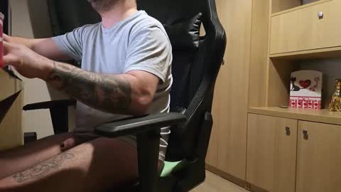 Kevinn online show from February 16, 7:32 pm