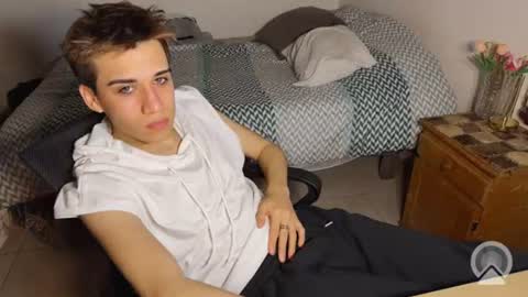 Snapshot of kevinonly43 chatting on July 29, 6:44 am kevonly online show from July 29, 6:44 am