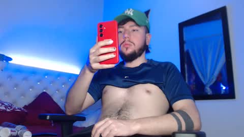 Snapshot of kevinsantiag0 chatting on December 4, 1:15 am kevinsantiag0 online show from December 4, 1:15 am