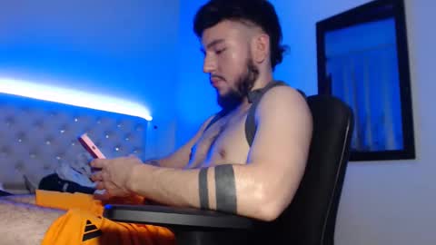 Snapshot of kevinsantiag0 chatting on December 16, 1:54 am kevinsantiag0 online show from December 16, 1:54 am