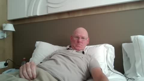 kevlooking4sez online show from October 15, 3:56 pm