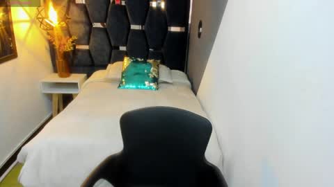 KEYLA BRUNETTE online show from April 4, 11:40 am