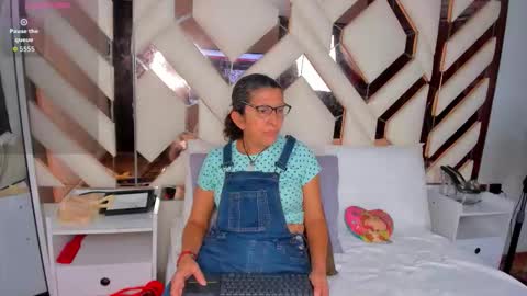 Keila Milf online show from December 23, 3:04 am