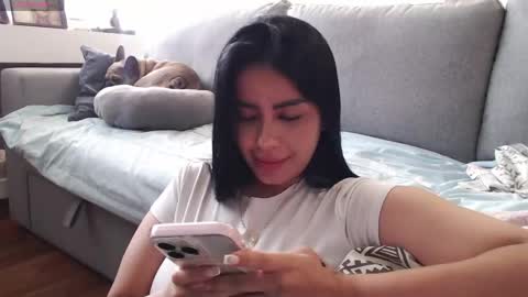 Snapshot of keyn_laurent_ chatting on May 5, 4:26 pm Laura online show from May 5, 4:26 pm