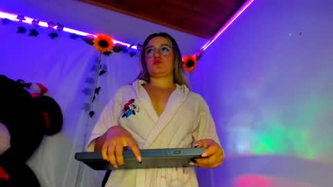 Keyth  online show from January 10, 8:37 pm