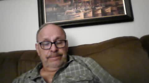 Snapshot of kfries chatting on October 3, 3:47 am Kent online show from October 3, 3:47 am
