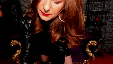 Snapshot of khaleesidomme chatting on February 3, 12:14 pm Khaleesi online show from February 3, 12:14 pm