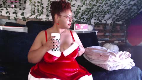 Snapshot of khayaparker chatting on December 21, 1:53 pm Khaya online show from December 21, 1:53 pm