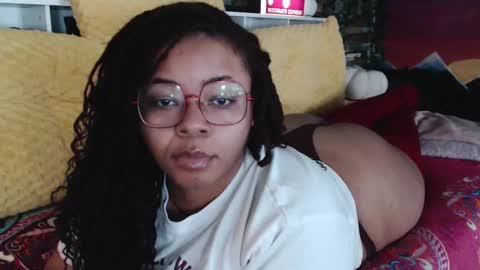 Snapshot of khayaparker chatting on February 9, 4:36 am Khaya online show from February 9, 4:36 am