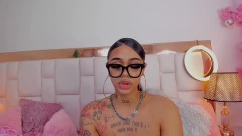 Khelany Isyy  online show from December 19, 1:18 am