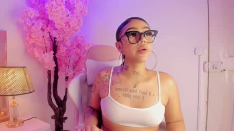 Khelany Isyy  online show from February 13, 1:40 am