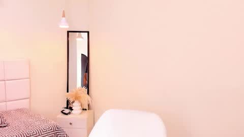 Khloe online show from February 4, 2:23 pm