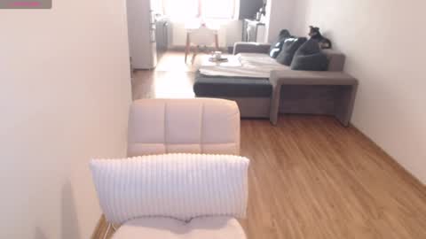 Snapshot of khloe_star chatting on January 16, 1:04 pm Khloe online show from January 16, 1:04 pm