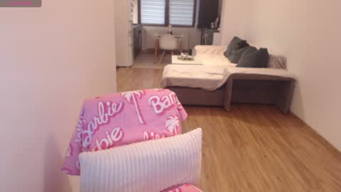 Snapshot of khloe_star chatting on January 31, 12:29 pm Khloe online show from January 31, 12:29 pm