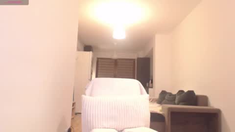 Snapshot of khloe_star chatting on February 23, 6:12 pm Khloe online show from February 23, 6:12 pm