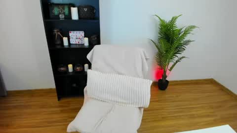 Snapshot of khloe_star chatting on April 22, 3:57 pm Khloe online show from April 22, 3:57 pm