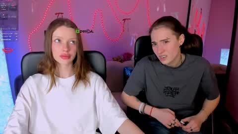 khloebeauty online show from April 4, 7:11 pm