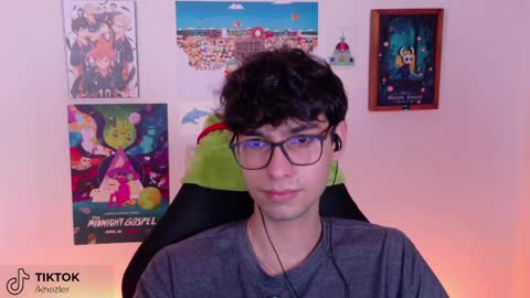 Snapshot of khozler_ chatting on April 26, 2:42 am khozler_ online show from April 26, 2:42 am