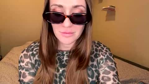 khylasky online show from March 7, 5:37 am