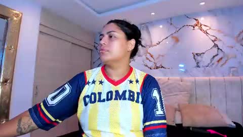 Snapshot of kiana_cream chatting on July 8, 1:15 pm N M online show from July 8, 1:15 pm