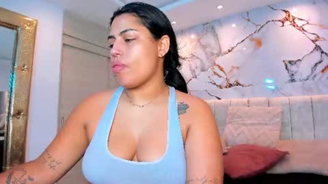 Snapshot of kiana_cream chatting on July 11, 1:25 pm N M online show from July 11, 1:25 pm