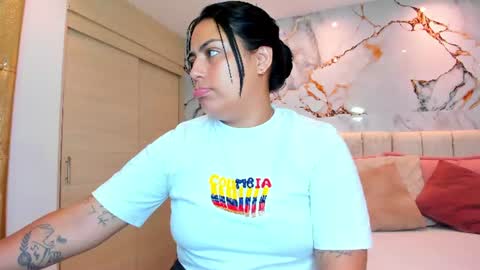 Snapshot of kiana_cream chatting on July 14, 4:02 pm N M online show from July 14, 4:02 pm