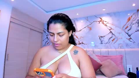 Snapshot of kiana_cream chatting on July 15, 1:05 pm N M online show from July 15, 1:05 pm