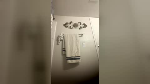 kiannaluv online show from April 29, 1:26 pm