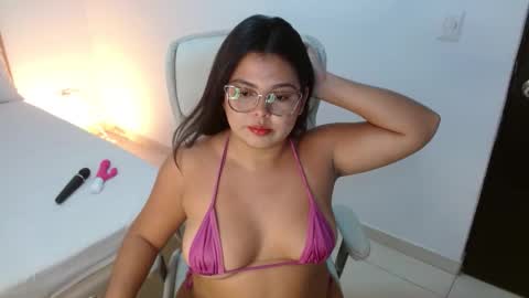 Kiara Evans online show from March 16, 12:06 am