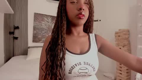 Snapshot of kiara_curls chatting on July 23, 12:03 pm Kiara online show from July 23, 12:03 pm