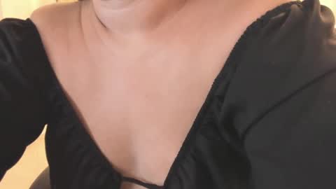 Snapshot of kiara_mirren chatting on October 1, 2:39 am K I A R A online show from October 1, 2:39 am