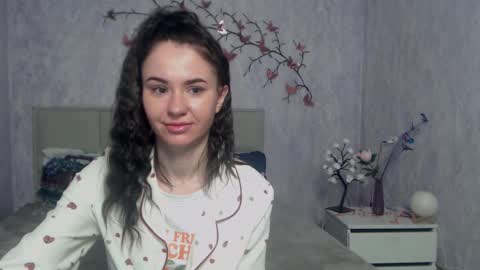 Snapshot of kiaracriegs chatting on March 11, 7:31 pm Kara online show from March 11, 7:31 pm