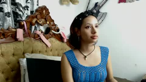 kiaralenon online show from December 2, 4:53 pm