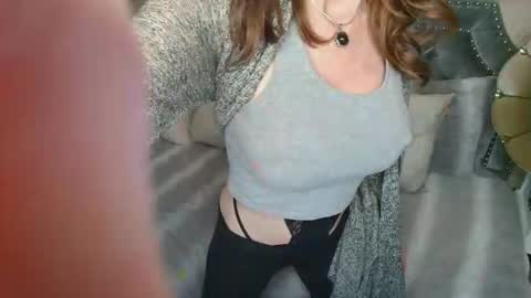 Snapshot of kiarose chatting on February 2, 12:42 am Kia Rose online show from February 2, 12:42 am