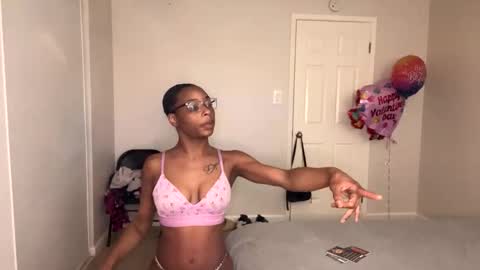 HunneysPlayRoom online show from March 5, 10:33 am