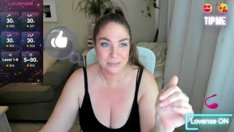 Kiera Reines online show from March 31, 12:01 am