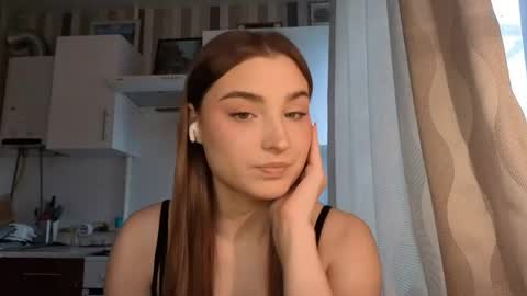 Snapshot of kierstentates chatting on April 22, 7:22 am Ola my name is Lissa Lets hit 10 Thumbs Up together online show from April 22, 7:22 am
