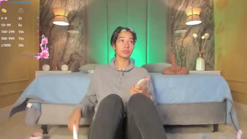 Snapshot of kiiimthompson chatting on February 16, 1:05 pm Kim Thompson online show from February 16, 1:05 pm