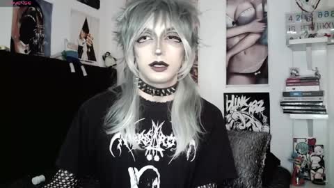 Snapshot of kiiller_queen chatting on May 6, 3:50 pm kenny online show from May 6, 3:50 pm