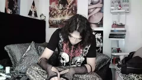 Snapshot of kiiller_queen chatting on May 14, 7:20 pm kenny online show from May 14, 7:20 pm
