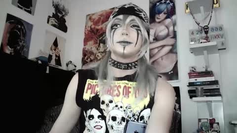 Snapshot of kiiller_queen chatting on May 26, 6:48 pm kenny online show from May 26, 6:48 pm