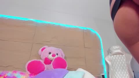 Snapshot of kiimcooper chatting on March 3, 10:06 am KIM COOPER online show from March 3, 10:06 am