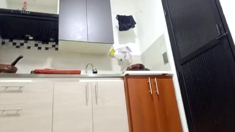 Snapshot of kikeortiz1808 chatting on February 1, 8:51 pm C e v o 1824 online show from February 1, 8:51 pm