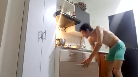 Snapshot of kikeortiz1808 chatting on February 14, 6:59 pm C e v o 1824 online show from February 14, 6:59 pm