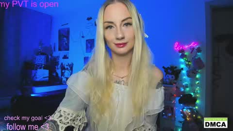Snapshot of kiki_cute__ chatting on May 10, 10:37 pm Kiki online show from May 10, 10:37 pm
