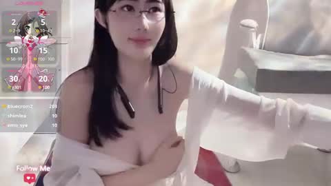 Snapshot of kiki_loveu chatting on December 19, 4:24 pm kiki_loveu online show from December 19, 4:24 pm