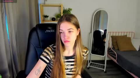Snapshot of kiki_shanel chatting on April 19, 1:16 am Kiki online show from April 19, 1:16 am