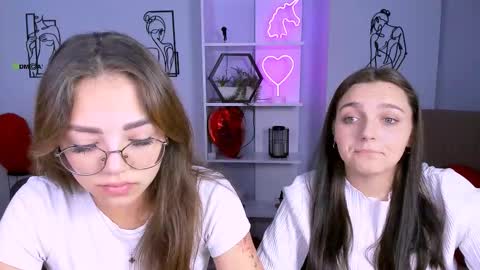 kiki_swan online show from September 16, 5:41 am