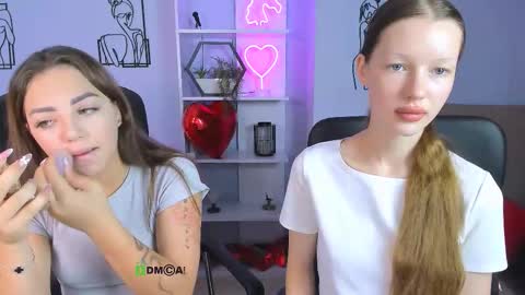 kiki_swan online show from September 17, 5:53 am