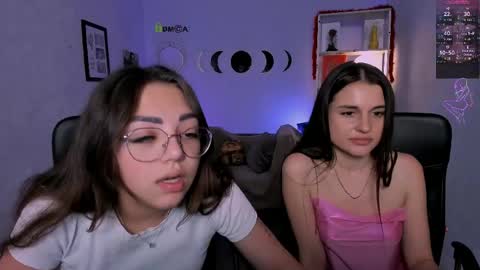 Snapshot of kiki_swan chatting on May 7, 10:48 pm kiki_swan online show from May 7, 10:48 pm